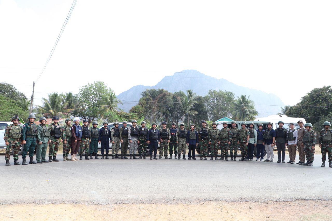 ក្រុមអ្នកសង្កេតការណ៍អាស៊ាន (AOT) បន្តចុះសង្កេតការណ៍ ផ្ទៀងផ្ទាត់ និងរាយការណ៍អំពីស្ថានភាពព្រំដែននៅភូមិសាស្រ្តស្រុកសំពៅលូននិងស្រុកភ្នំព្រឹក ក្នុងខេត្តបាត់ដំបង