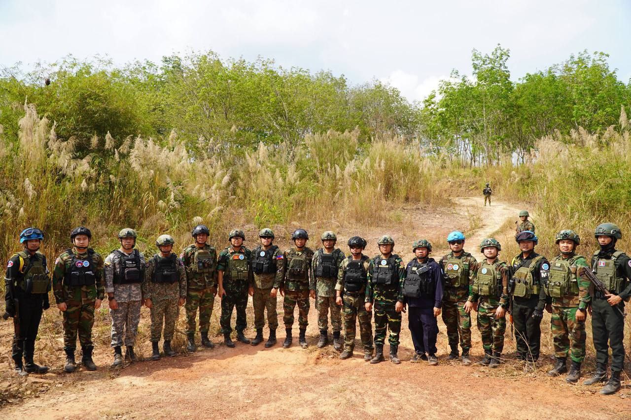 ក្រុមអ្នកសង្កេតការណ៍អាស៊ាន(AOT) បន្តចុះសង្កេតការណ៍ ផ្ទៀងផ្ទាត់និងរាយការណ៍អំពីស្ថានភាពព្រំដែននៅតំបន់អូរថ្ម ស្រុកវាលវែង ខេត្តពោធិ៍សាត់