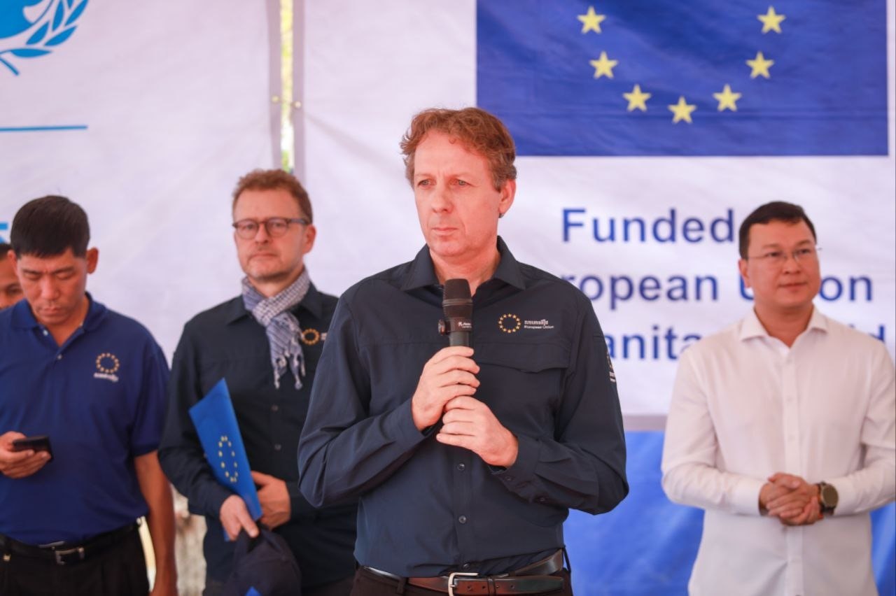 ឯកអគ្គរដ្ឋទូតសហភាពអឺរ៉ុប ផ្ដាំជនភៀសសឹកកម្ពុជាថា «ប្រជាជនកម្ពុជា មិននៅតែម្នាក់ឯងនោះទេ»