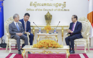 ឯកឧត្តមឧបនាយករដ្ឋមន្ត្រីប្រចាំការ វង្សី វិស្សុត និងឯកឧត្តមឯកអគ្គរដ្ឋទូតចិន អញ្ជើញជាអធិបតីក្នុងពិធីចុះហត្ថលេខាប្រគល់-ទទួលបញ្ចប់គម្រោងជួសជុលកែលម្អអគារមិត្តភាពនៃទីស្តីការគណៈរដ្ឋមន្ត្រី