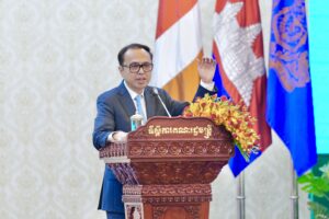 ឯកឧត្តមឧបនាយករដ្ឋមន្រ្តីប្រចាំការ​ វង្សី វិស្សុត ណែនាំដល់មន្រ្តីរាជការនៃទីស្តីការគណៈរដ្ឋមន្រ្តី ឱ្យផ្លាស់ប្តូរឥរិយាបថក្នុងការបំពេញការងារ