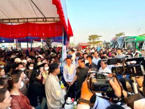 ប្រជាពលរដ្ឋ កម្មករ-កម្មការិនីចាប់ផ្តើមធ្វើដំណើរទៅ លេងស្រុកកំណើតតាមរថយន្តក្រុងសាធារណ:ដោយមិនគិតថ្លៃ