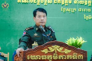 ឯកឧត្តមនាយឧត្តមសេនីយ៍ វង្ស ពិសេន ចុះសួរសុខទុក្ខកងទ័ពជួរមុខកំពុងបំពេញភារកិច្ចការពារជាតិនៅទិសយោធភូមិភាគទី៣