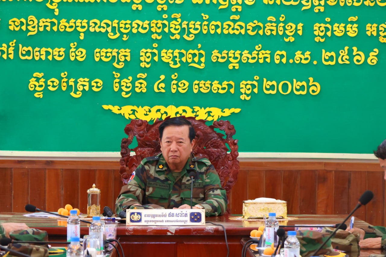 ឯកឧត្តមនាយឧត្តមសេនីយ៍ ឥត សារ៉ាត់ ចុះសួរសុខទុក្ខយោធិនដែលកំពុងបំពេញបេសកកម្ម នៅយោធភូមិភាគទី១ ខេត្តស្ទឹងត្រែង