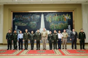 ឯកឧត្តមឧត្តមសេនីយ៍ឯក រ៉ាត់ ដារ៉ារ័ត្ន ទទួលជួបសម្តែងការគួរសមនិងពិភាក្សាការងារជាមួយឣនុពន្ធ័យោធាសហរដ្ឋឣាមេរិកប្រចាំកម្ពុជា