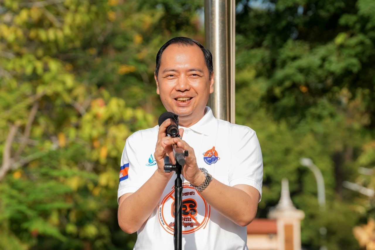 រដ្ឋមន្ត្រីក្រសួងព័ត៌មានក្រើនរំលឹកដល់យុវជនត្រូវប្រើប្រាស់បណ្តាញសង្គមដោយប្រុងប្រយ័ត្ន និងកុំចែករំលែកព័ត៌មានគ្មានប្រភពផ្លូវការដើម្បីកុំឱ្យធ្លាក់ក្នុងអន្ទាក់នៃពិភពឌីជីថល