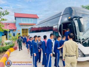 សម្ដេចធិបតី ហ៊ុន ម៉ាណែត៖ ទណ្ឌិតជាក្មេងទំនើង (ភេទប្រុស) ចំនួន៧៩០នាក់ត្រូវបានបញ្ជូនឱ្យទៅបម្រើការងារជួយដល់ជួរមុខក្នុងការធ្វើពុម្ពលេណដ្ឋាននិងការងារផ្សេងៗ