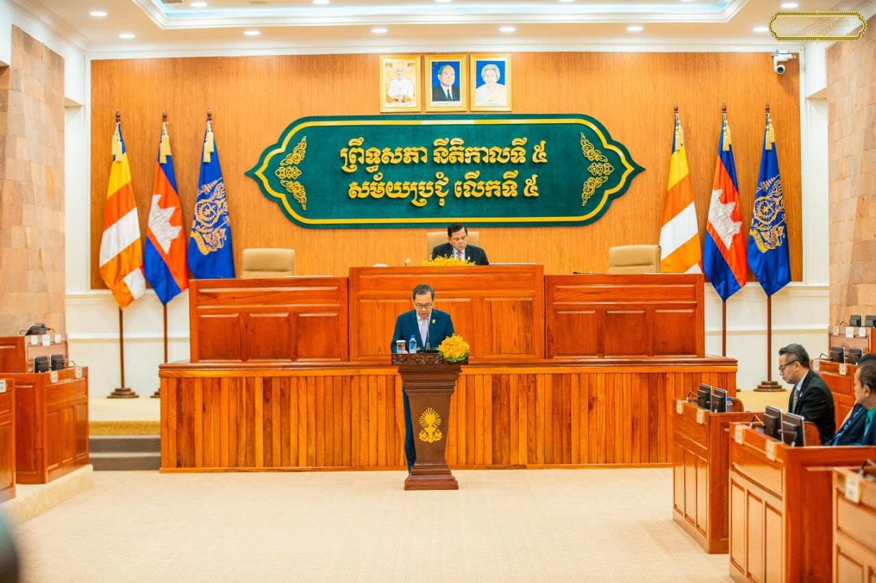 ឯកឧត្តម ទៀ សីហា យកសេចក្តីព្រាងច្បាប់ស្ដីពី«កាតព្វកិច្ចយោធា» ដាក់ឆ្លងកិច្ចប្រជុំព្រឹទ្ធសភា នីតិកាលទី៥ ដែលបានសម្រេចអនុម័តដោយសំឡេង៥៨ លើ៥៨សំឡេងនៃអង្គប្រជុំទាំងមូល