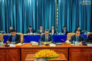 ឯកឧត្តម ទៀ សីហា ដឹកនាំគណៈប្រតិភូយោធាជាន់ខ្ពស់ចូលរួមកិច្ចប្រជុំពិភាក្សាលើសេចក្តីព្រាងច្បាប់ស្តីពីកាតព្វកិច្ចយោធា នៅវិមានព្រឹទ្ធសភា