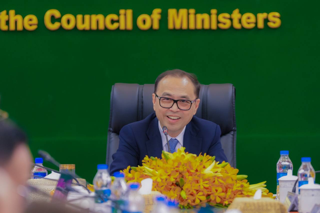 ឯកឧត្តមឧបនាយករដ្ឋមន្ត្រីប្រចាំការ វង្សី វិស្សុត ដឹកនាំកិច្ចប្រជុំត្រួតពិនិត្យចុងក្រោយ ដើម្បីពិភាក្សាលើសេចក្តីព្រាងច្បាប់ស្តីពីវិសោធនកម្មច្បាប់ស្តីពីផ្លូវថ្នល់