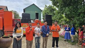 លើកក្រោយឲ្យរៀង! កំពុងអបអរសាទរអ្នកឈ្នះរង្វាន់សុខៗ ស្រាប់តែCEOម្នាក់ មកទាលុយដដែលៗធ្វើប៉ះពាល់ដល់កម្មវិធី អត់ទ្រាំមិនបាន បងប្រុសម្ចាស់រង្វាន់ ដាក់ម៉ានំខេកកណ្ដាលមុខតែម្ដង