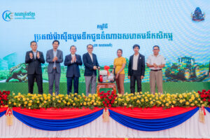 ឯកឧត្តមឧបនាយករដ្ឋមន្ត្រីប្រចាំការ វង្សី វិស្សុត អញ្ជើញសម្ពោធចង្កោមកម្មវិធីគាំទ្រសហគ្រិនភាព សម្រាប់គាំទ្រដល់សិស្ស-និស្សិត ធុរកិច្ចថ្មី កសិករខ្នាតតូចនិងសហគ្រាសធុនមីក្រូ តូច និងមធ្យម នៅខេត្តកំពង់ធំ