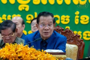 សម្តេចតេជោ ហ៊ុន សែន ណែនាំឲ្យអាជ្ញាធរមូលដ្ឋានត្រូវបន្តយកចិត្តទុកដាក់និងគ្រប់គ្រងកម្លាំងកម្មករ ពលករ ទាំងសេដ្ឋកិច្ចក្នុងប្រព័ន្ធនិងសេដ្ឋកិច្ចក្រៅប្រព័ន្ធ