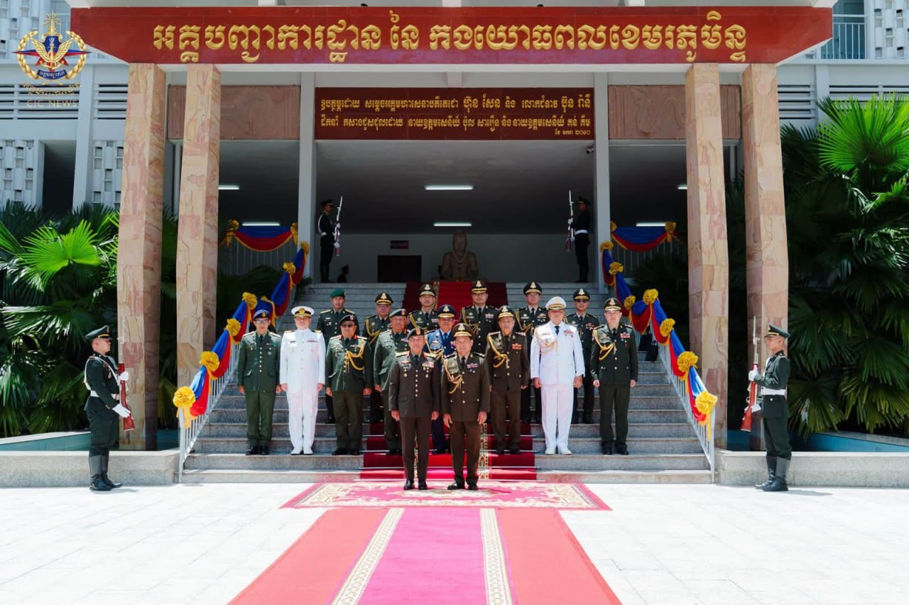 អគ្គមេបញ្ជាការកងទ័ពកម្ពុជា-ម៉ាឡេស៊ី ប្តេជ្ញាពង្រឹងកិច្ចសហប្រតិបត្តិការយោធានិងរួមគ្នាគាំទ្រដំណោះស្រាយដោយសន្តិវិធីនៅក្នុងតំបន់