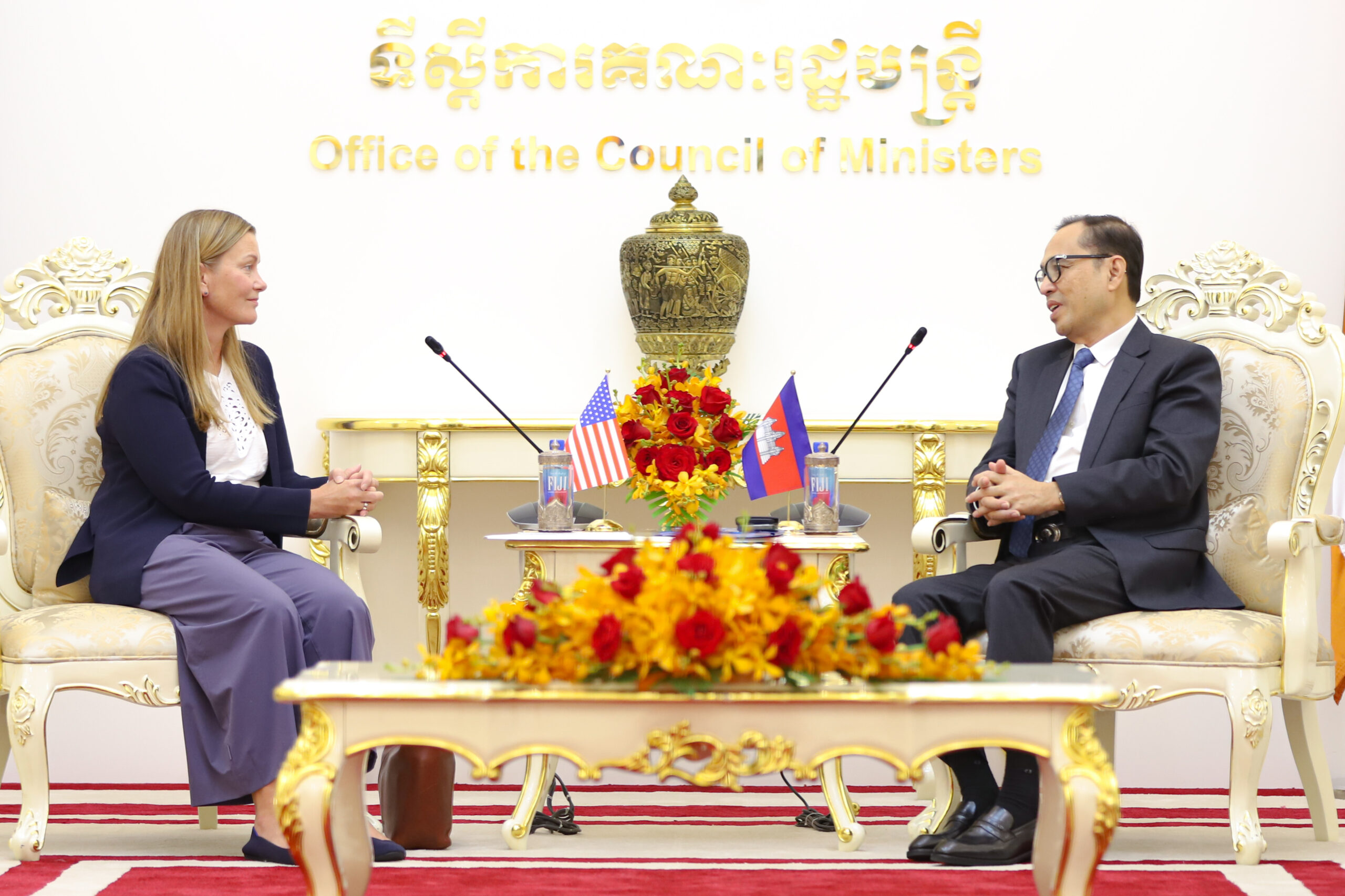 ឯកឧត្តមឧបនាយករដ្ឋមន្ត្រីប្រចាំការ វង្សី វិស្សុត ទទួលជួបពិភាក្សាការងារជាមួយលោកជំទាវ Aleksandra Zittle ភារធារីស្តីទីនៃស្ថានទូតសហរដ្ឋអាម៉េរិកប្រចាំកម្ពុជា