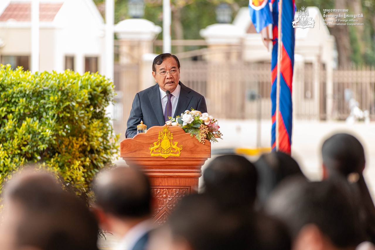 រដ្ឋមន្ត្រីការបរទេសកម្ពុជារំលឹកអាស៊ានអំពីគោលការណ៍គ្រឹះនៃធម្មនុញ្ញអាស៊ាននិងស្នើឱ្យភាគីទាំងអស់បន្តគោរពឱ្យខ្ជាប់ខ្ជួន