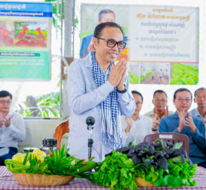 ឯកឧត្តមឧបនាយករដ្ឋមន្រ្តីប្រចាំការ វង្សី វិស្សុត អញ្ជើញចុះជួបបងប្អូនប្រជាកសិករតាមសហគមន៍កសិកម្ម ក្រោមគម្រោងលើកកម្ពស់ជីវភាពប្រជាជនខេត្តកំពង់ធំ